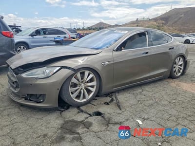 2016 TESLA MODEL S 5YJSA1E20GF123881 - główne zdjęcie licytacji z USA - miniatura