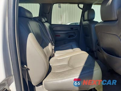 Zdjęcie 11 z 13 samochodu: 2004 CHEVROLET SUBURBAN C1500 VIN:3GNEC16Z04G121127 - miniatura