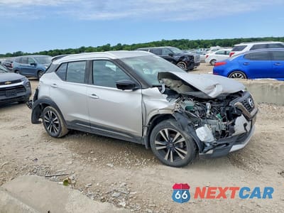 Czwarte zdjęcie samochodu z boku: 2020 NISSAN KICKS SR VIN:3N1CP5DV4LL503035 - miniatura