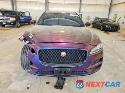 Piąte zdjęcie samochodu w środku: 2018 JAGUAR F-PACE PRESTIGE VIN:SADCK2EV7JA251895 - miniatura