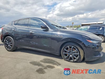 Czwarte zdjęcie samochodu z boku: 2019 MASERATI LEVANTE VIN:ZN661XUA6KX322668 - miniatura