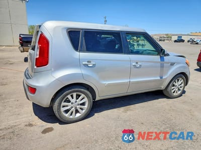 Trzecie zdjęcie samochodu z tyłu: 2013 KIA SOUL + VIN:KNDJT2A68D7577141 - miniatura
