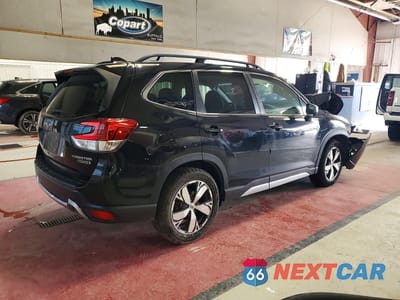 Trzecie zdjęcie samochodu z tyłu: 2021 SUBARU FORESTER TOURING VIN:JF2SKAXC8MH591485 - miniatura