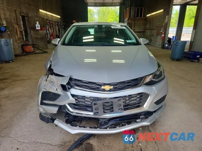 Piąte zdjęcie samochodu w środku: 2018 CHEVROLET CRUZE LT VIN:1G1BE5SMXJ7222845 - miniatura