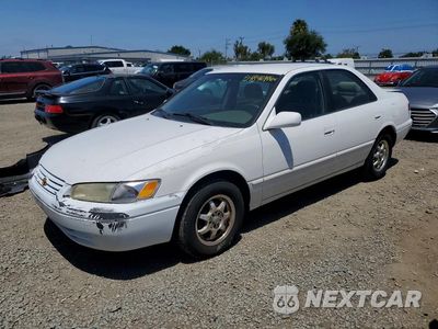 1999 TOYOTA CAMRY LE JT2BG22K8X0285550 - główne zdjęcie licytacji z USA - miniatura