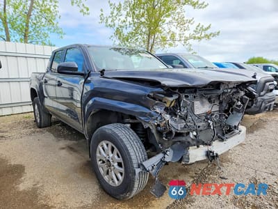 Czwarte zdjęcie samochodu z boku: 2024 TOYOTA TACOMA SR5 VIN:3TMLB5JN9RM007750 - miniatura