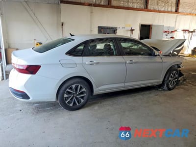 Trzecie zdjęcie samochodu z tyłu: 2026 VOLKSWAGEN JETTA VIN:3VW5W7BU8TM002171 - miniatura