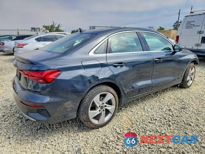 Trzecie zdjęcie samochodu z tyłu: 2022 AUDI A3 PREMIUM VIN:WAUGUDGY3NA091950 - miniatura