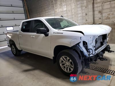 Czwarte zdjęcie samochodu z boku: 2026 CHEVROLET SILVERADO K1500 RST VIN:1GCUKEED3TZ187500 - miniatura