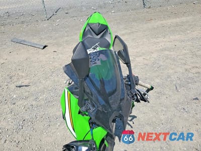 Piąte zdjęcie samochodu w środku: 2025 KAWASAKI EX500 A VIN:ML5EXGJ12SDA54815 - miniatura