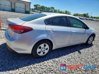 Trzecie zdjęcie samochodu z tyłu: 2018 KIA FORTE LX VIN:3KPFK4A75JE213963 - miniatura