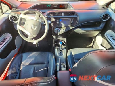 Zdjęcie 8 z 12 samochodu: 2012 TOYOTA PRIUS C FOUR VIN:JTDKDTB38C1005984 - miniatura