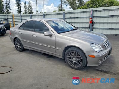 Czwarte zdjęcie samochodu z boku: 2005 MERCEDES-BENZ C 240 4MATIC VIN:WDBRF81J85F628435 - miniatura