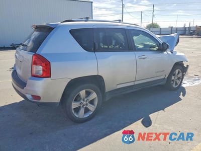 Trzecie zdjęcie samochodu z tyłu: 2012 JEEP COMPASS SPORT VIN:1C4NJCBA7CD652542 - miniatura