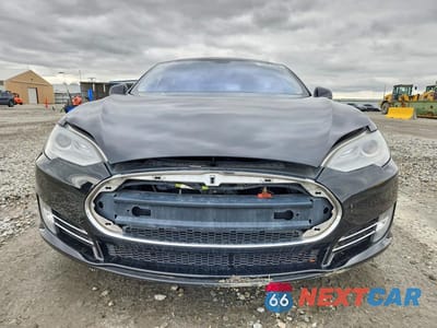 Piąte zdjęcie samochodu w środku: 2013 TESLA MODEL S VIN:5YJSA1DP4DFP13638 - miniatura