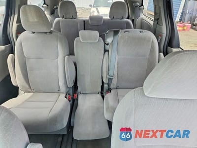 Zdjęcie 10 z 13 samochodu: 2017 TOYOTA SIENNA LE VIN:5TDKZ3DC7HS875654 - miniatura