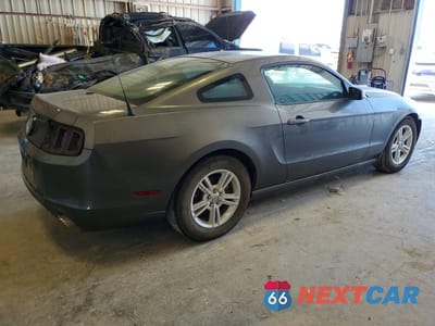 Trzecie zdjęcie samochodu z tyłu: 2014 FORD MUSTANG VIN:1ZVBP8AM6E5231335 - miniatura