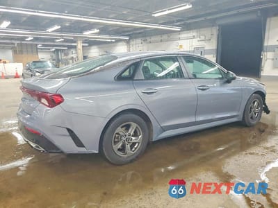 Trzecie zdjęcie samochodu z tyłu: 2023 KIA K5 LXS VIN:5XXG14J23PG221328 - miniatura
