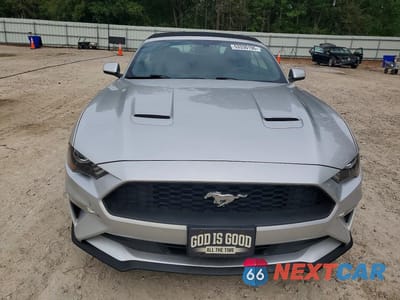 Piąte zdjęcie samochodu w środku: 2019 FORD MUSTANG VIN:1FATP8UH9K5115554 - miniatura