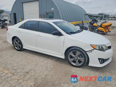 Czwarte zdjęcie samochodu z boku: 2014 TOYOTA CAMRY SE SPORT VIN:4T1BF1FK4EU738756 - miniatura