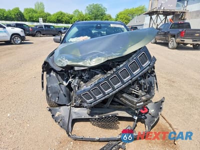 Piąte zdjęcie samochodu w środku: 2018 JEEP COMPASS TRAILHAWK VIN:3C4NJDDB4JT373648 - miniatura