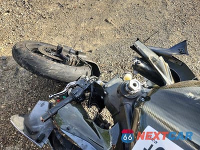 Zdjęcie 7 z 8 samochodu: 2003 YAMAHA YZFR6 L VIN:JYARJ06E73A001132 - miniatura