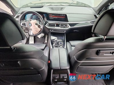 Zdjęcie 8 z 13 samochodu: 2021 BMW X7 XDRIVE40I VIN:5UXCW2C00M9H88302 - miniatura