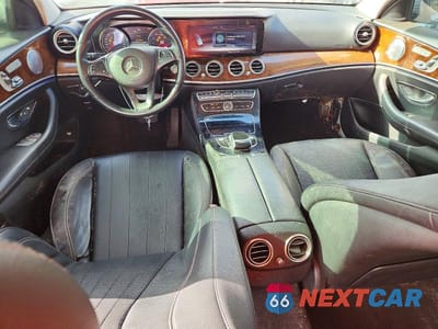 Zdjęcie 8 z 12 samochodu: 2017 MERCEDES-BENZ E 300 4MATIC VIN:WDDZF4KB7HA158424 - miniatura