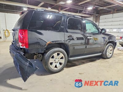 Trzecie zdjęcie samochodu z tyłu: 2013 GMC YUKON SLT VIN:1GKS2CE00DR175433 - miniatura
