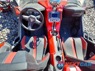 Zdjęcie 8 z 13 samochodu: 2015 POLARIS SLINGSHOT SL VIN:57XAAPFAXF5101317 - miniatura