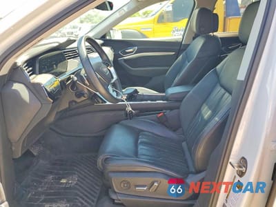 Zdjęcie 7 z 13 samochodu: 2019 AUDI E-TRON PRESTIGE VIN:WA1VAAGE2KB022741 - miniatura