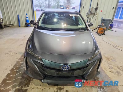 Piąte zdjęcie samochodu w środku: 2022 TOYOTA PRIUS PRIME XLE VIN:JTDKAMFP2N3219050 - miniatura