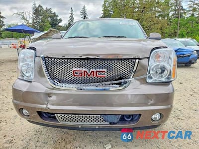 Piąte zdjęcie samochodu w środku: 2011 GMC YUKON DENALI VIN:1GKS2EEF6BR391820 - miniatura