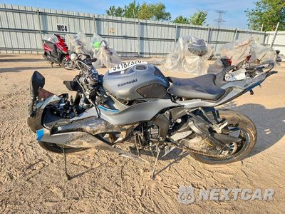 Trzecie zdjęcie samochodu z tyłu: 2025 KAWASAKI ZX636 K VIN:JKBZXJK14SA007194 - miniatura