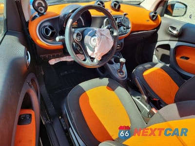 Zdjęcie 8 z 12 samochodu: 2016 SMART FORTWO VIN:WMEFJ5DA7GK051762 - miniatura