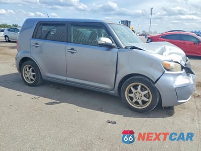 Czwarte zdjęcie samochodu z boku: 2009 TOYOTA SCION XB VIN:JTLKE50E991068070 - miniatura