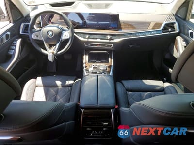 Zdjęcie 8 z 14 samochodu: 2025 BMW X7 XDRIVE40I VIN:5UX23EM07S9Z65653 - miniatura