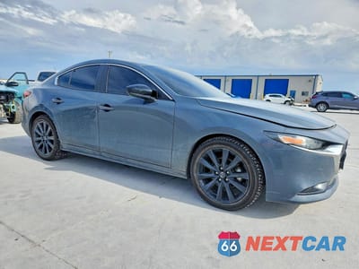 Czwarte zdjęcie samochodu z boku: 2023 MAZDA 3 PREFERRED VIN:3MZBPBCM7PM358523 - miniatura