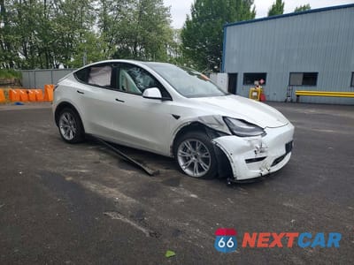 Czwarte zdjęcie samochodu z boku: 2021 TESLA MODEL Y VIN:5YJYGDEE2MF181801 - miniatura