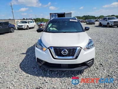 Piąte zdjęcie samochodu w środku: 2020 NISSAN KICKS SV VIN:3N1CP5CV3LL520331 - miniatura