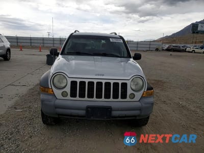 Piąte zdjęcie samochodu w środku: 2005 JEEP LIBERTY SPORT VIN:1J4GL48K05W717516 - miniatura