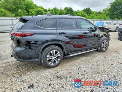 Trzecie zdjęcie samochodu z tyłu: 2024 TOYOTA HIGHLANDER XLE VIN:5TDKDRBH9RS566902 - miniatura