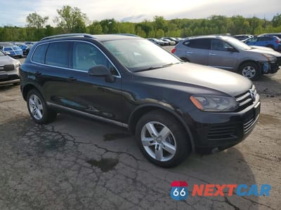 Czwarte zdjęcie samochodu z boku: 2013 VOLKSWAGEN TOUAREG V6 VIN:WVGEF9BP5DD007314 - miniatura