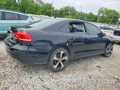 Trzecie zdjęcie samochodu z tyłu: 2012 VOLKSWAGEN PASSAT S VIN:1VWAP7A39CC023200 - miniatura