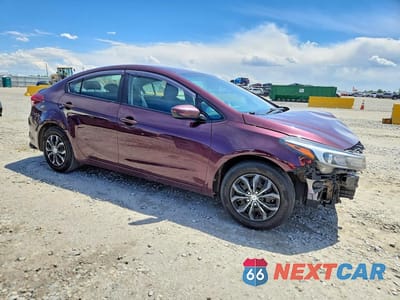 Czwarte zdjęcie samochodu z boku: 2017 KIA FORTE LX VIN:3KPFK4A73HE148525 - miniatura