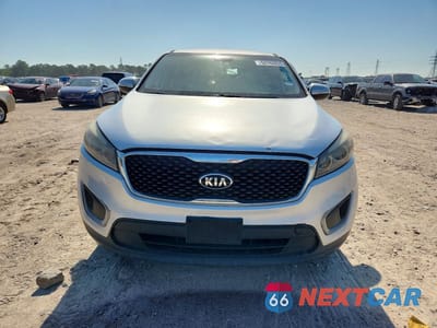 Piąte zdjęcie samochodu w środku: 2018 KIA SORENTO L VIN:5XYPG4A33JG351314 - miniatura