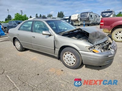 Czwarte zdjęcie samochodu z boku: 1997 TOYOTA CAMRY LE VIN:JT2BG22K3V0072065 - miniatura