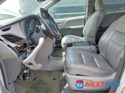 Zdjęcie 7 z 13 samochodu: 2017 TOYOTA SIENNA XLE PREMIUM 7-PASSENGER VIN:5TDDZ3DC2HS161164 - miniatura