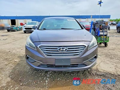 Piąte zdjęcie samochodu w środku: 2017 HYUNDAI SONATA SE VIN:5NPE24AF2HH504266 - miniatura