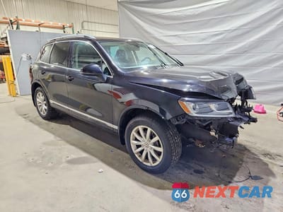 Czwarte zdjęcie samochodu z boku: 2015 VOLKSWAGEN TOUAREG V6 VIN:WVGEF9BP3FD005337 - miniatura
